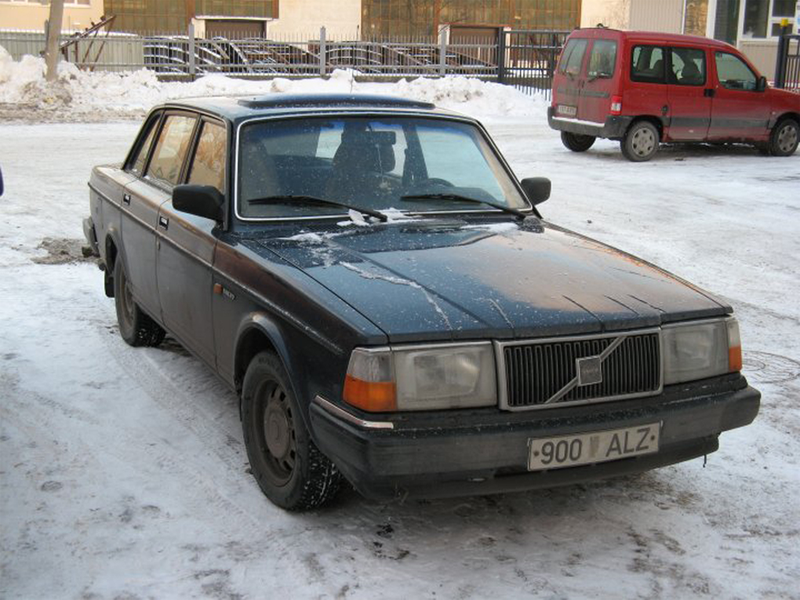 Illustration for article titled Ultra-Rare Or Ultra-Custom 1982 Volvo 243 3-Door Crossbreed